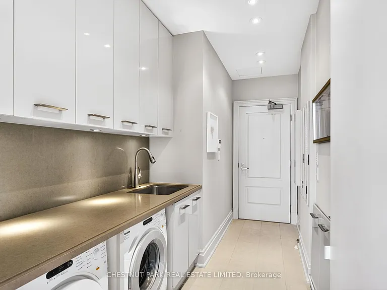 50 Yorkville Ave #4702 — Photo 32