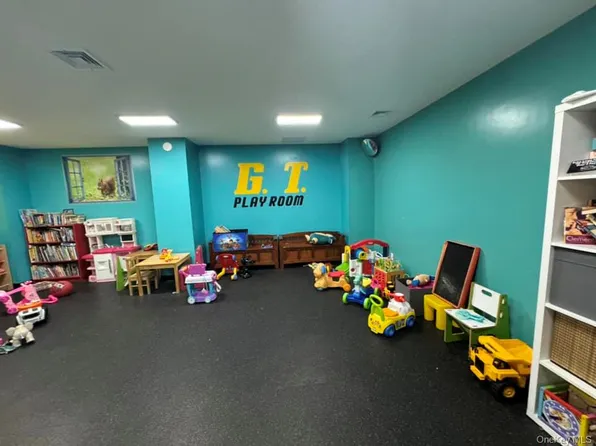 70-25 Yellowstone Boulevard image 3 of 17