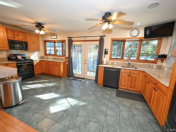 5th image of 2297 Girard Place