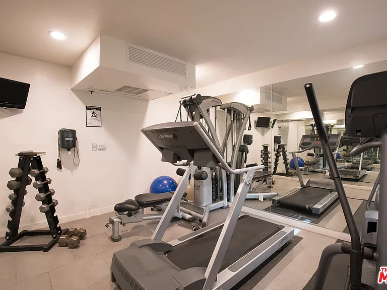 931 N Alfred St #306 — Photo 14