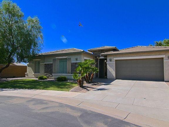 3rd image of 606 E Runaway Bay Pl