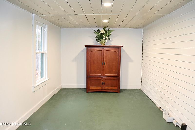 3rd image of 2177 Helderberg Avenue