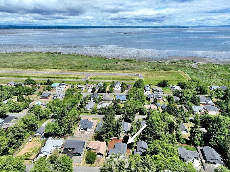 4th image of 382 Lake View Loop NE