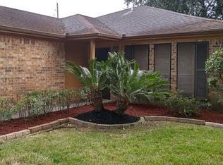 1099 Meadowridge Dr, Beaumont, TX 77706