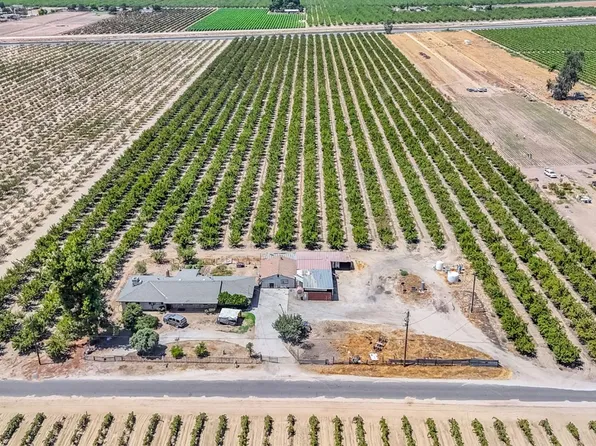 13335 S Willow Ave, Selma, CA 93662