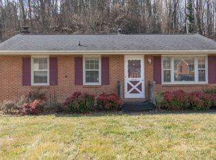 2710 Embassy Dr, Roanoke, VA 24019