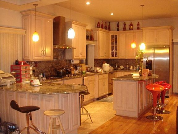 Grand Kitchen