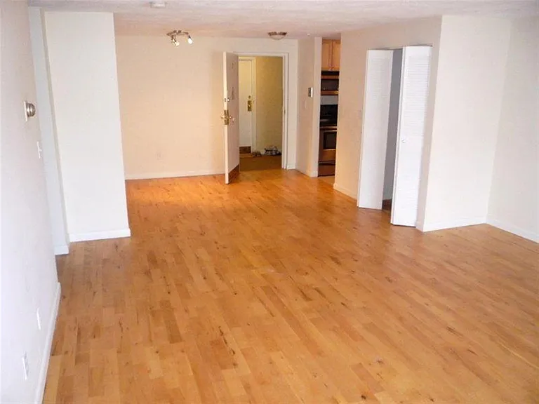 84 Grant St — Photo 3