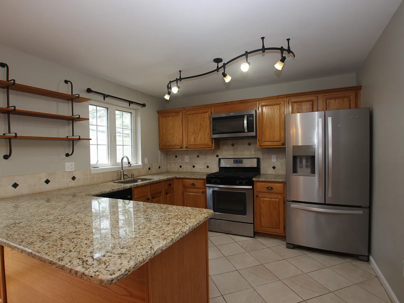 2 bed, 1418 sqft, $2,850 — Photo 2