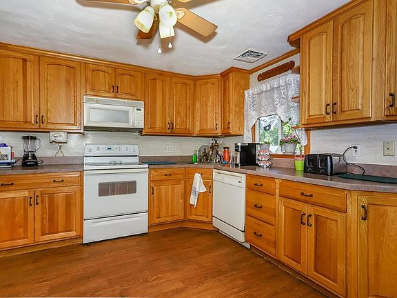 5th image of 230 Hovendon Ave