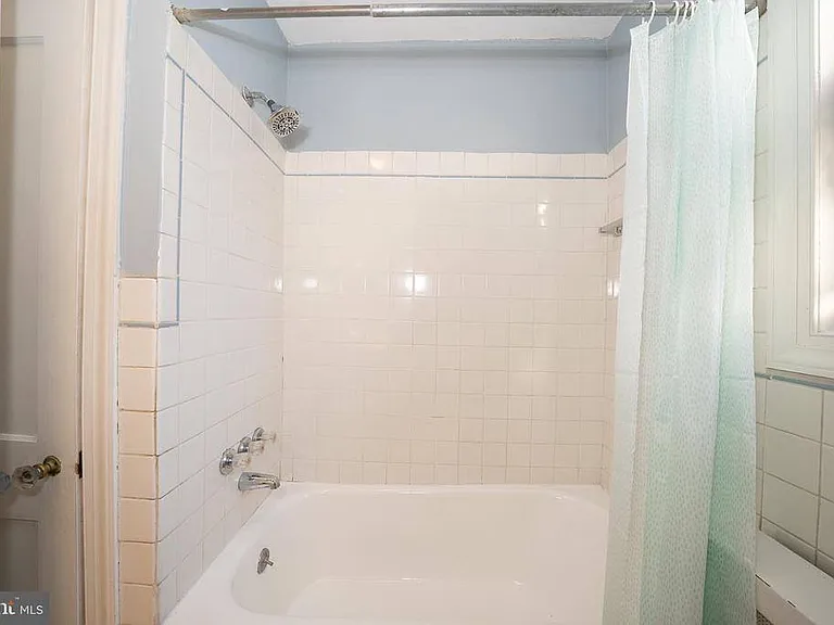 709 E 20th St — Photo 29