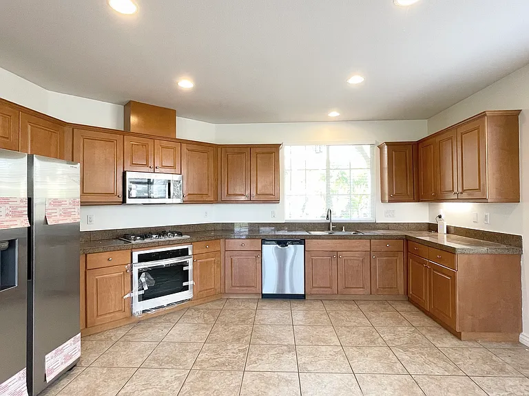 5218 Mariner Dr — Photo 12