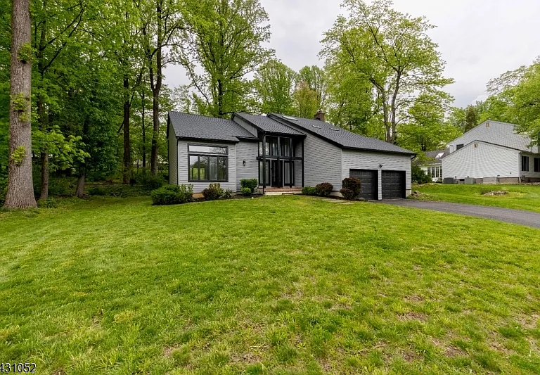 9 Wick Ln — Photo 1