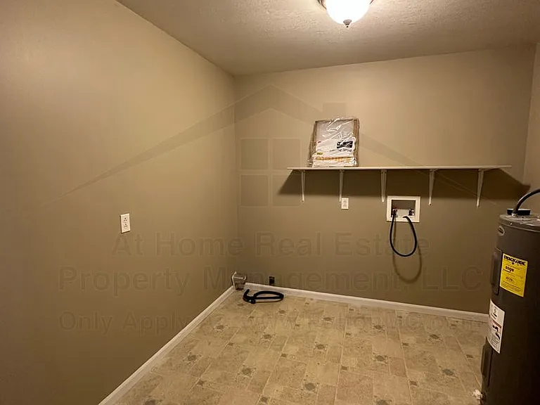 821 Court St #B — Photo 16