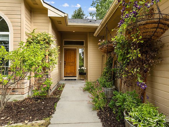 4th image of 1449 N Echo Creek Pl