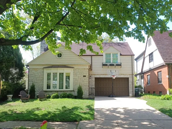 2151 Thornwood Ave, Wilmette, IL 60091