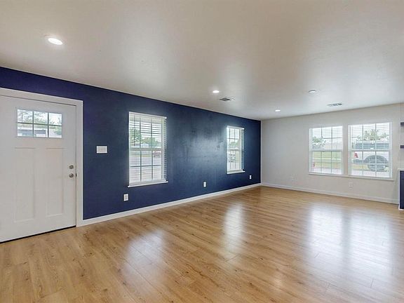 5th image of 202 Adams St
