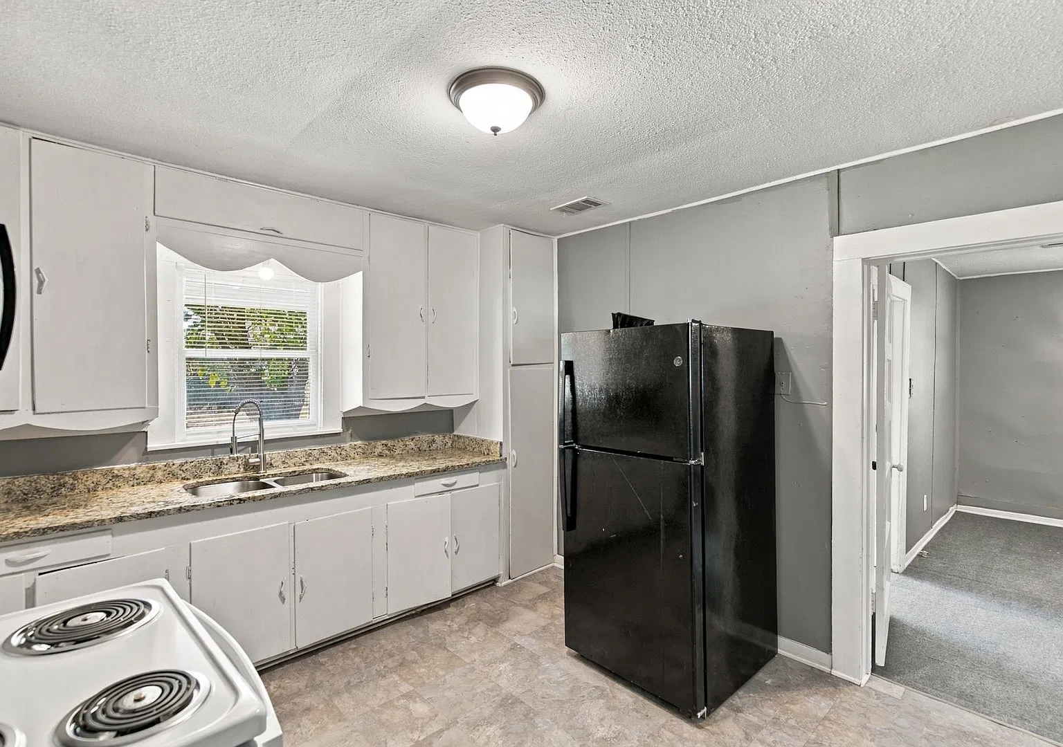 808 Mill St — Photo 3
