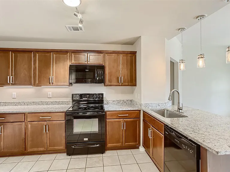 503 Hawthorn Dr — Photo 8