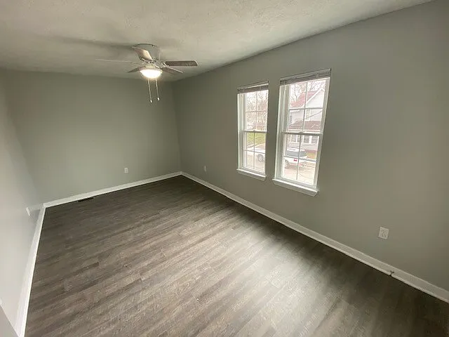 1011 Logan St SE - 1 — Photo 4
