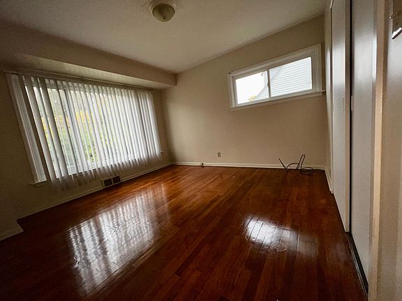5th image of 402 Bradley Ave