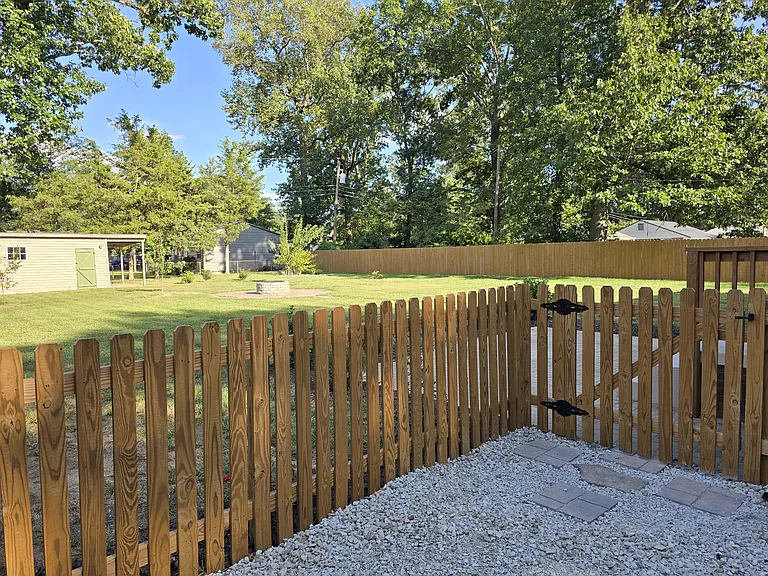7998 Wynbrook Ln — Photo 33