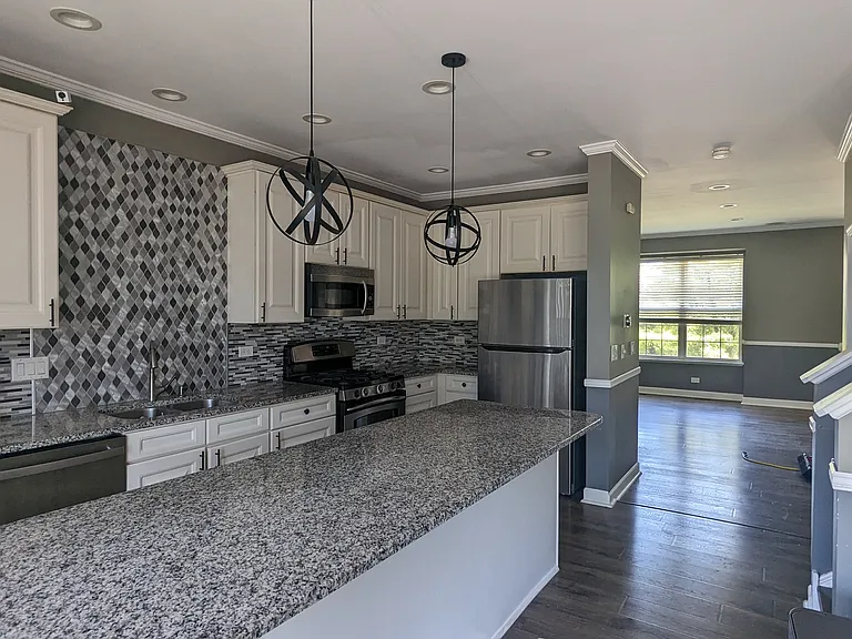 768 Lambert Ln — Photo 15