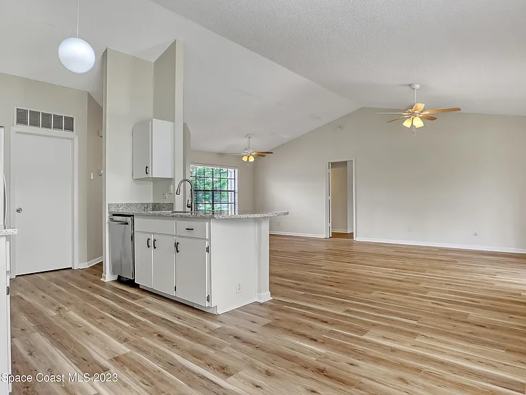 1460 Heartwellville St NW — Photo 8