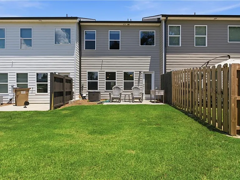 330 Regent Park — Photo 26