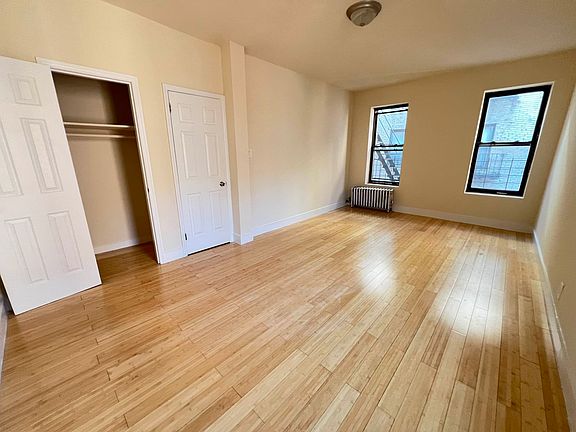 2nd image of 11880 Metropolitan Ave APT 4A