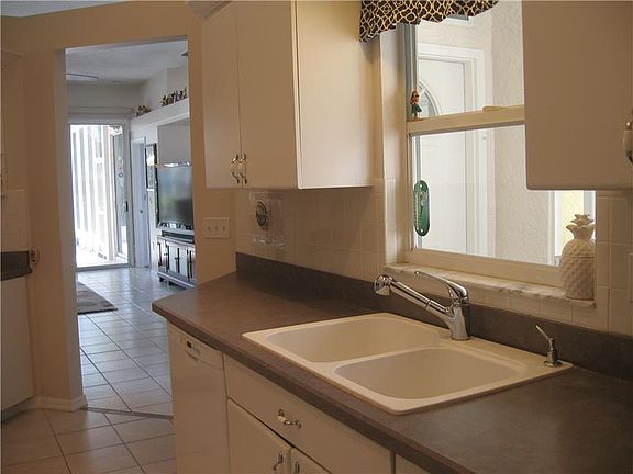 4th image of 522 Catalina Isles Cir