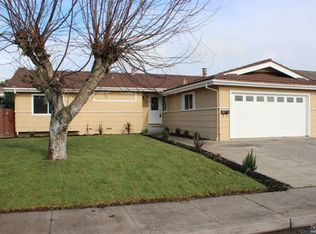 1041 Catalpa Way, Petaluma, CA
