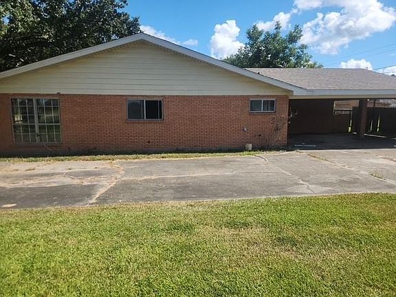 4th image of 310 Estate Dr