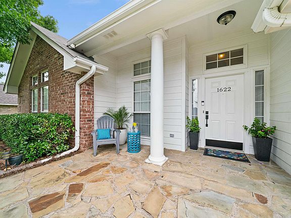 3rd image of 1622 Waterton Cir