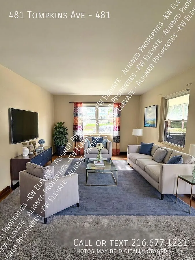 Akron Cozy 2 Bedroom Duplex! — Photo 3
