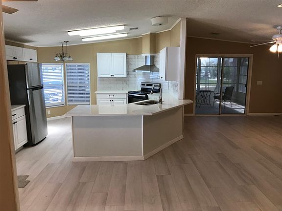 4th image of 1703 SW 35th Circle