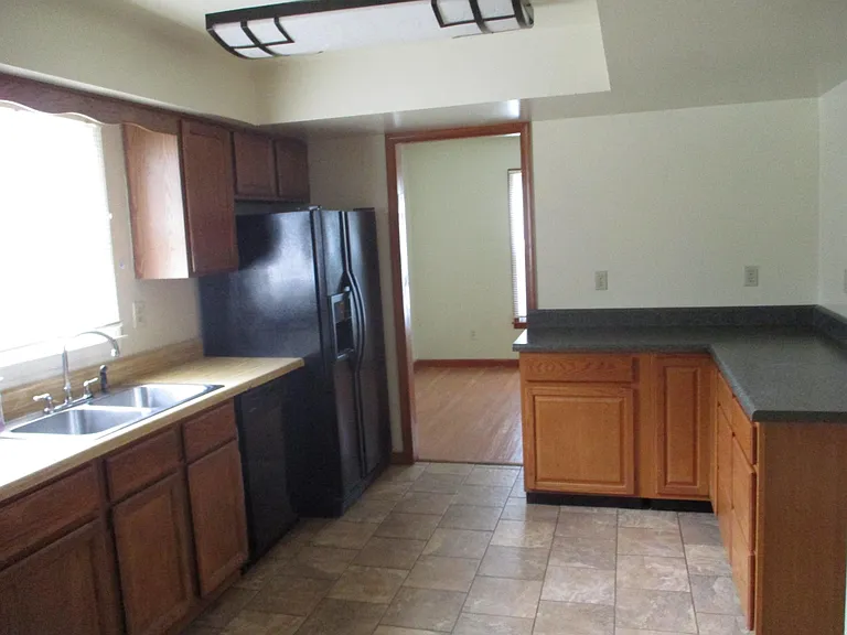 933 Fairborn Cir — Photo 11