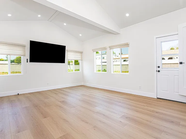 2225 Scott Rd — Photo 28