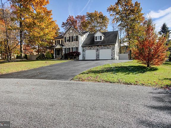 4th image of 642 Eric Dr