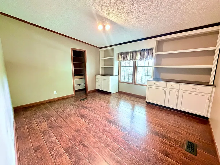 3081 Highway 81 S — Photo 17