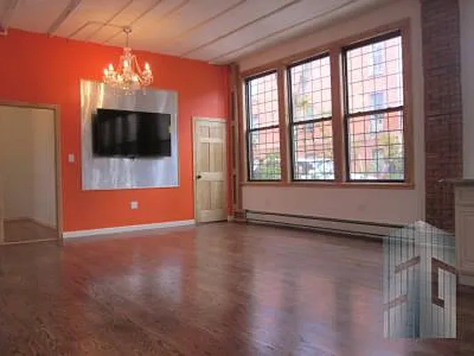 Rented by Skyline Group Real Estate | media 8