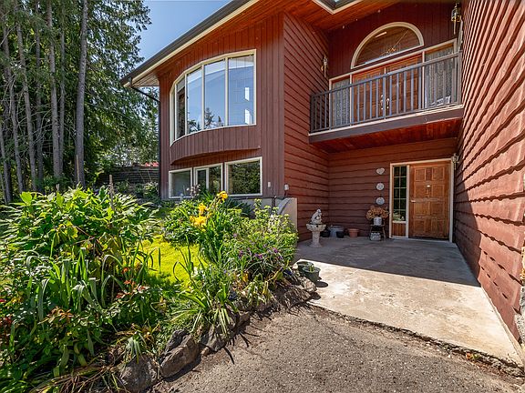 3rd image of 2392 Mount Tuam Cres
