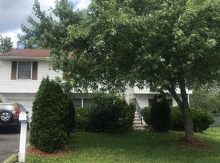 13 Clifton St, Somerset, NJ 08873