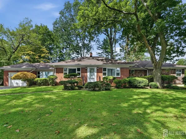 23 Glendale Dr, Freehold, NJ 07728