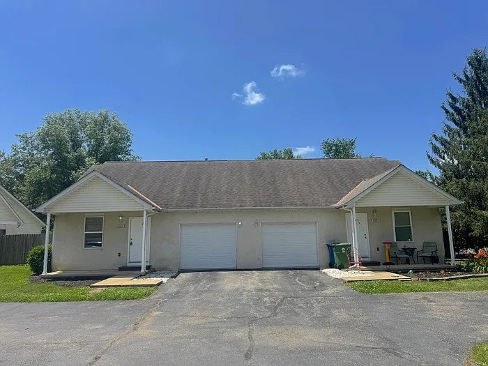 697 Kenny Ln — Photo 2