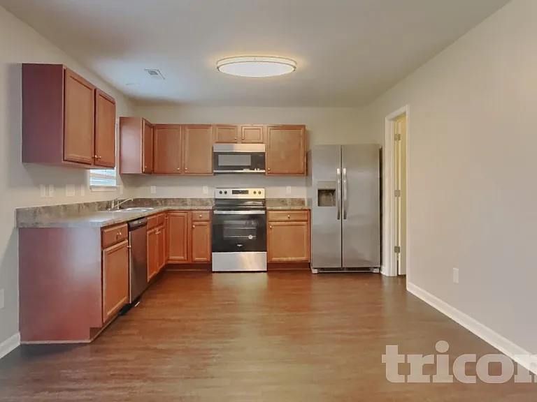 1505 Hamilton Hills Dr — Photo 6