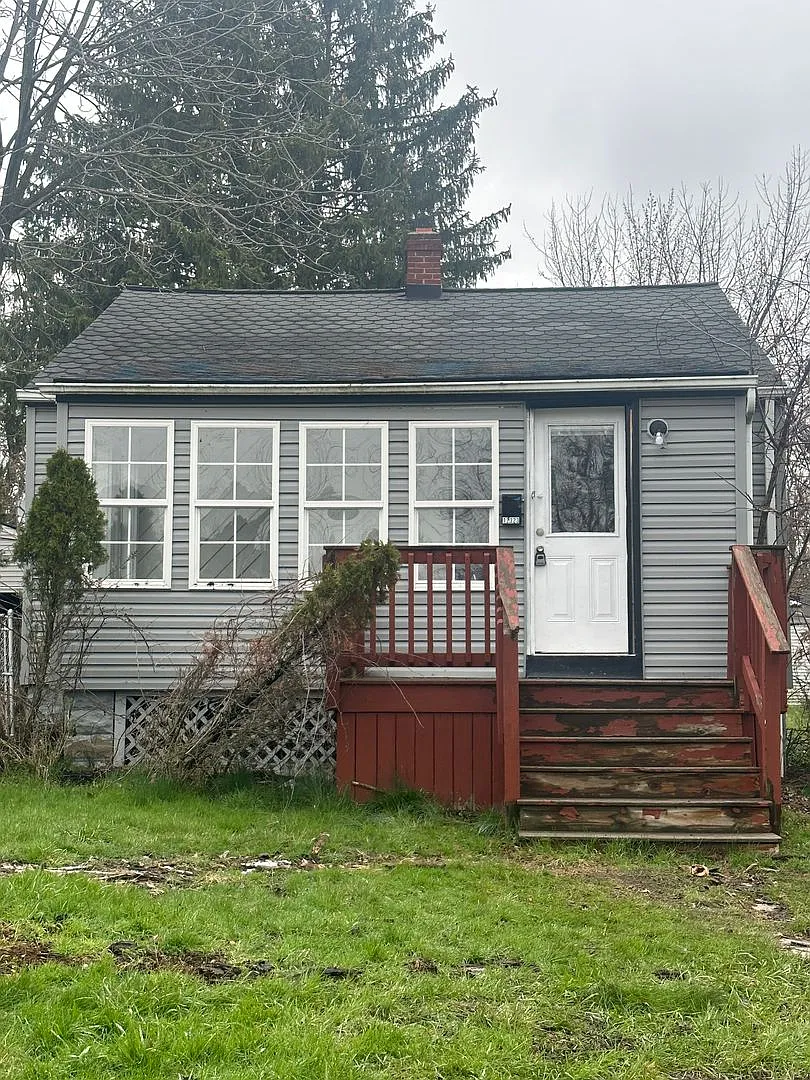 3bd Single Garfield Section 8 *All Utilities Included* *Street Parking* — Photo 1