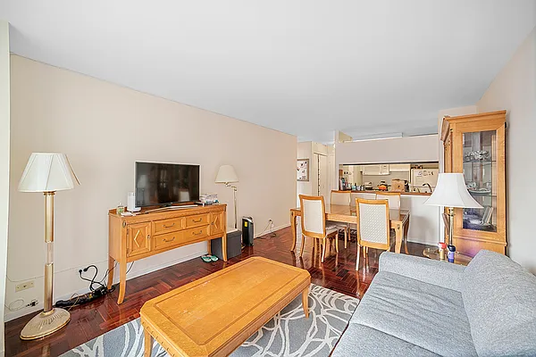 Rented by RELO REDAC INC. | media 9