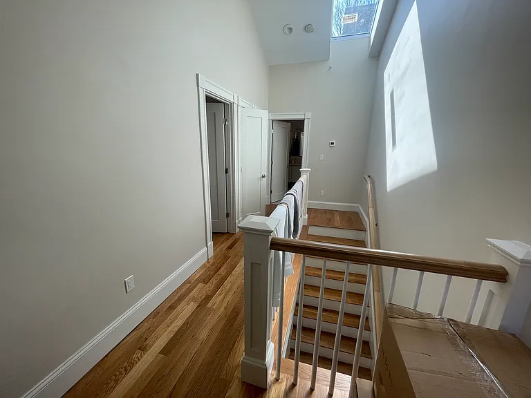 470 Green St #4 — Photo 17