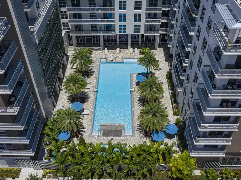 Blu27 at Edgewater — Photo 9